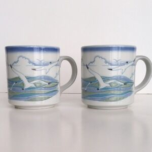 RARE Vtg Seagulls Raised Glaze Stonewear Mugs Pair - Nautical Ocean Sky Bird EUC